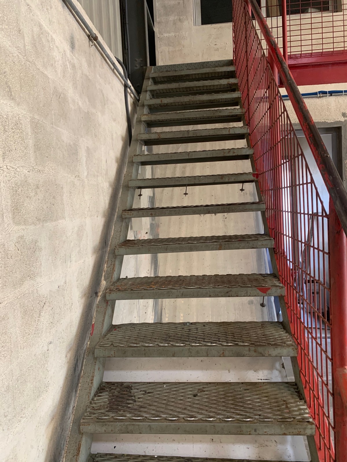 nettoyage et remise en état d'un hangar à villenave d'ornon proche bordeaux